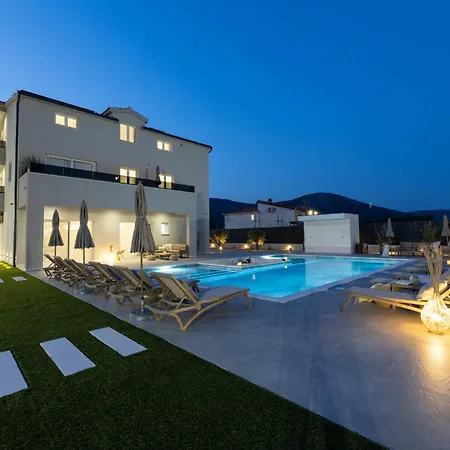 Olea Mansion Excelsior - Tennis, Atv, Sauna, Jacuzzi, Gym Bristivica