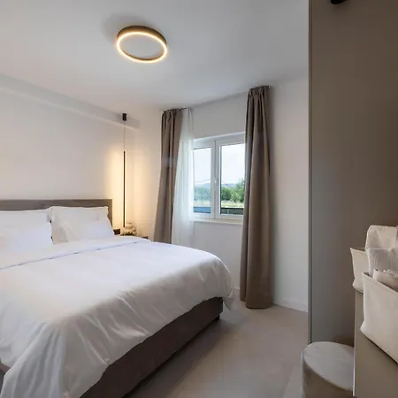 Villa Olea Mansion Excelsior - Tennis, Atv, Sauna, Jacuzzi, Gym Bristivica