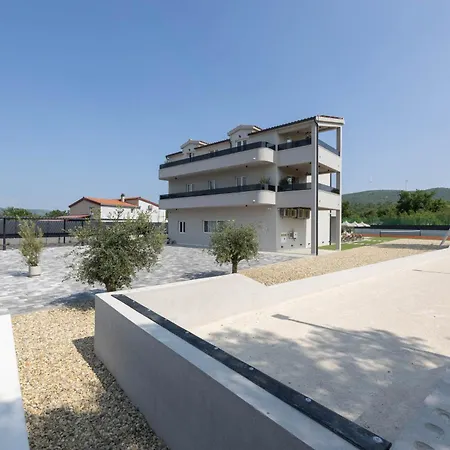 Olea Mansion Excelsior - Tennis, Atv, Sauna, Jacuzzi, Gym * Bristivica