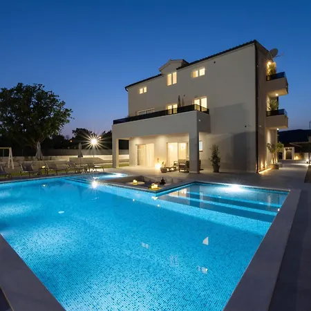 Villa Olea Mansion Excelsior - Tennis, Atv, Sauna, Jacuzzi, Gym
